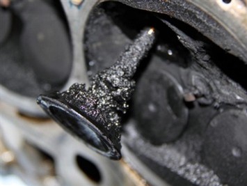Does dry ice cleaning remove carbon buildup in intake valves?